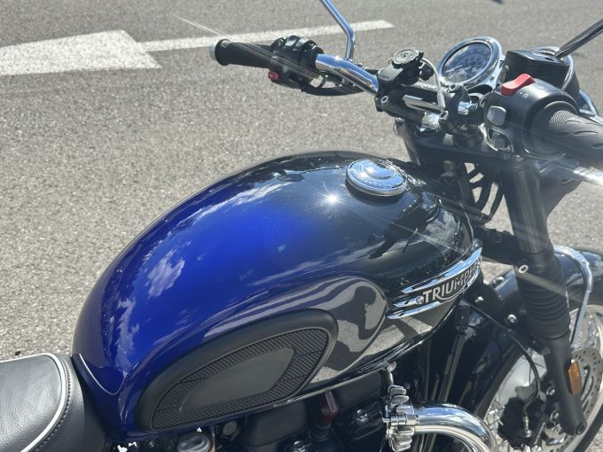 TRIUMPH BONNEVILLE T120 STEALH EDITION 4