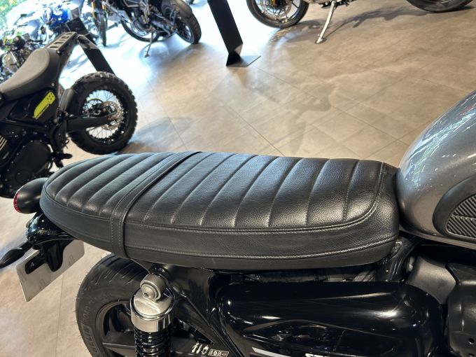 TRIUMPH STREET TWIN  900 4