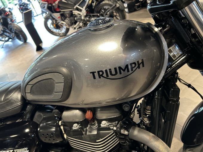 TRIUMPH STREET TWIN  900 4