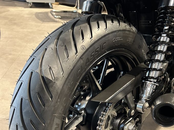 TRIUMPH STREET TWIN  900 4