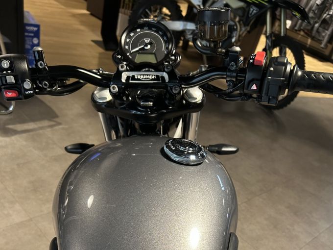 TRIUMPH STREET TWIN  900 4