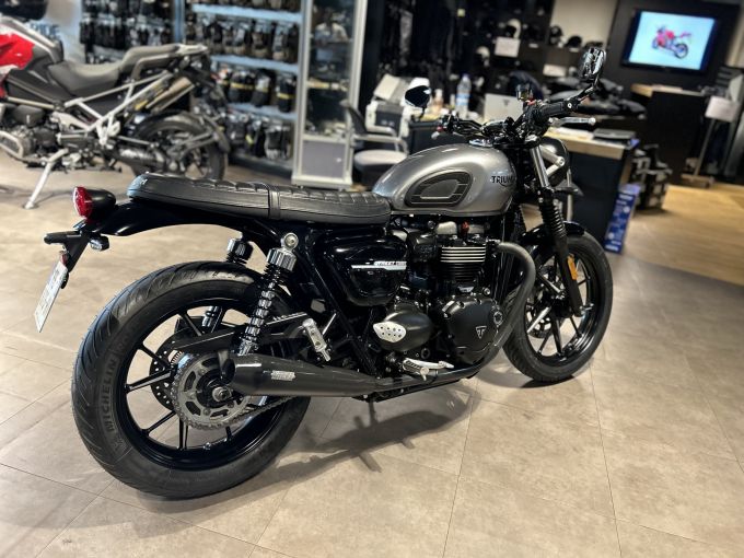 TRIUMPH STREET TWIN  900 4