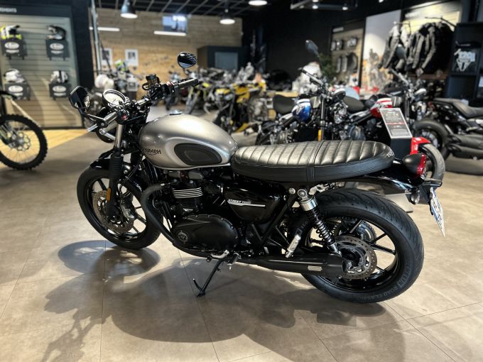 TRIUMPH STREET TWIN  900 4