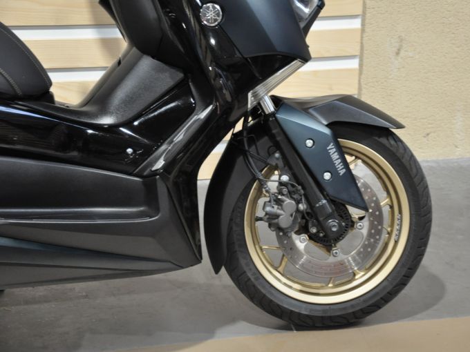 YAMAHA XMAX 300 Tech Max 4