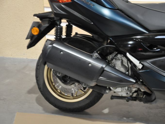 YAMAHA XMAX 300 Tech Max 4