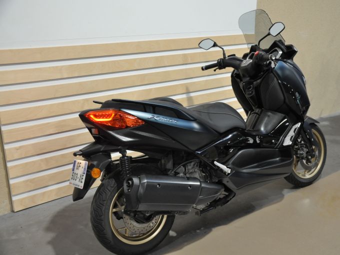 YAMAHA XMAX 300 Tech Max 4