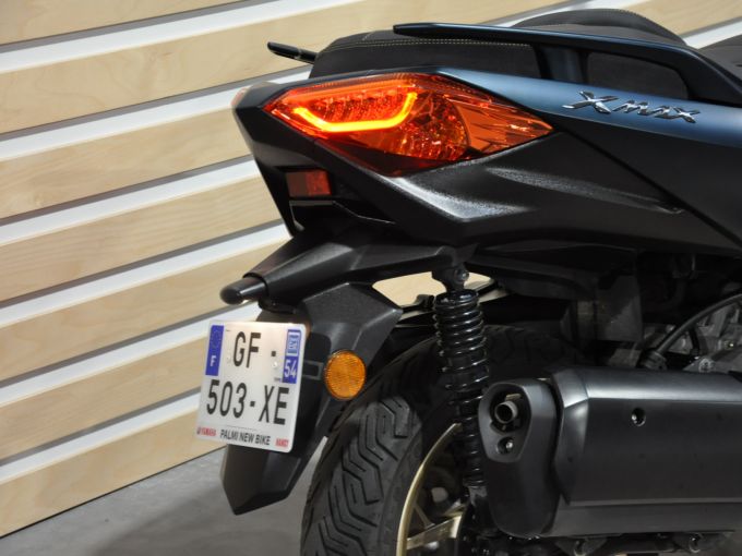 YAMAHA XMAX 300 Tech Max 4