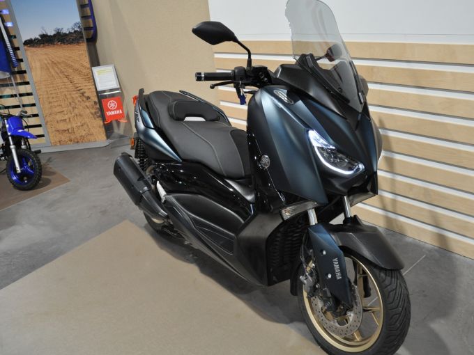 YAMAHA XMAX 300 Tech Max 4