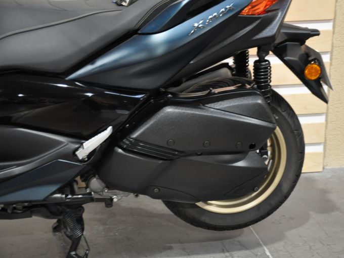 YAMAHA XMAX 300 Tech Max 4