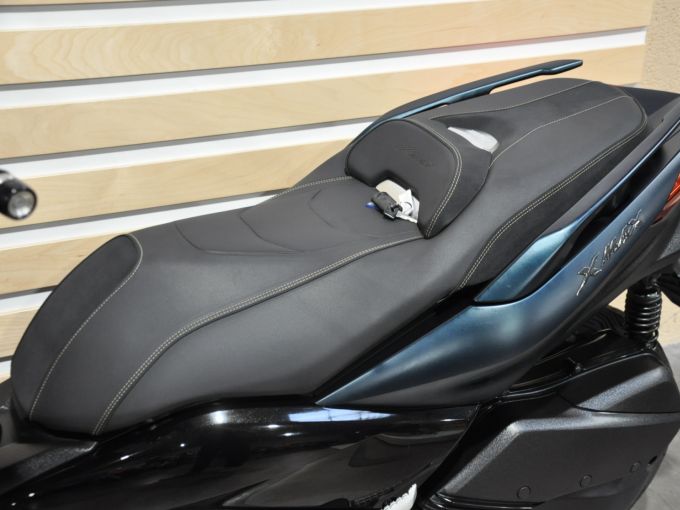 YAMAHA XMAX 300 Tech Max 4