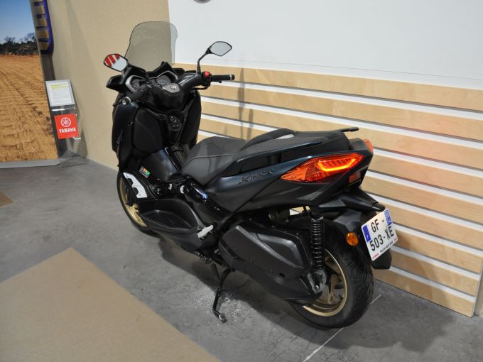 YAMAHA XMAX 300 Tech Max 4
