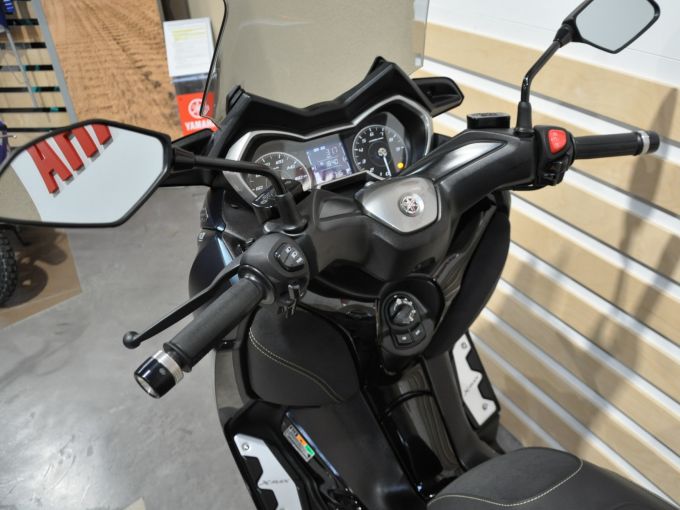 YAMAHA XMAX 300 Tech Max 4
