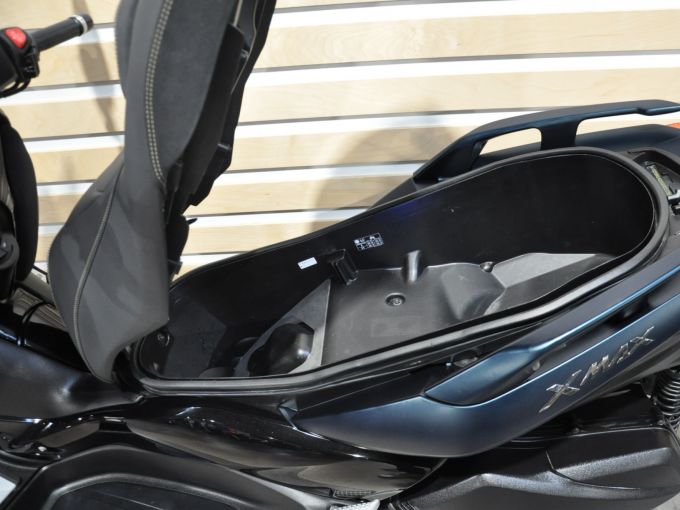 YAMAHA XMAX 300 Tech Max 4