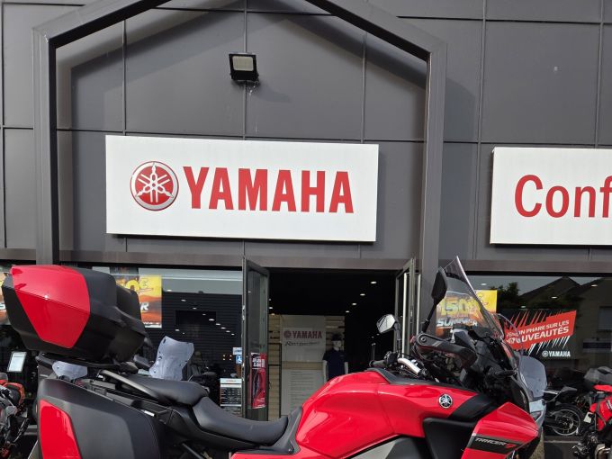 YAMAHA TRACER 9 4