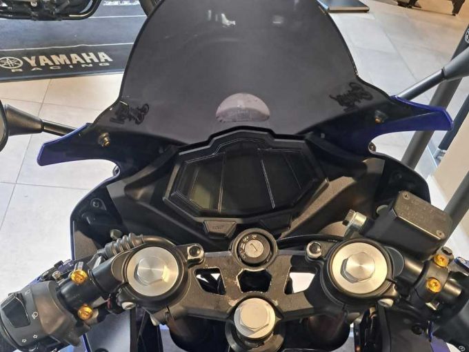YAMAHA YZF-R 125 4