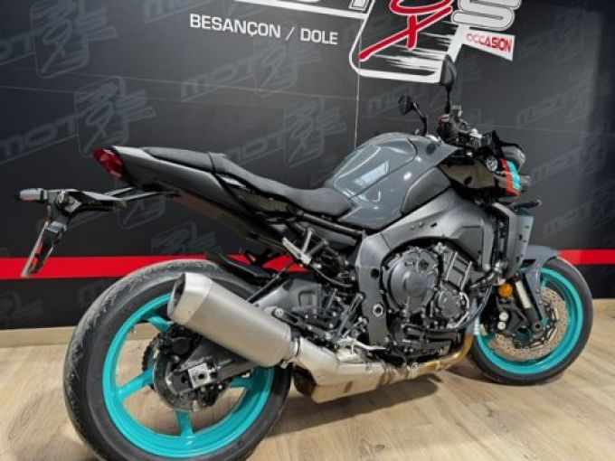 YAMAHA MT-10 4