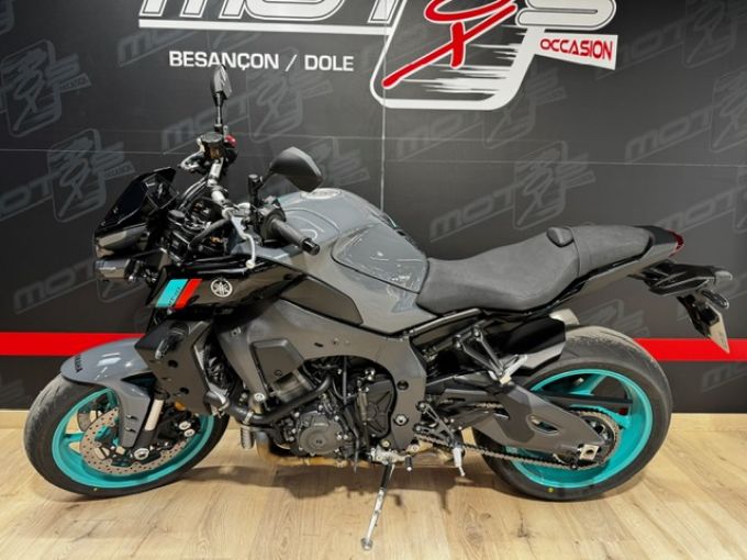 YAMAHA MT-10 4