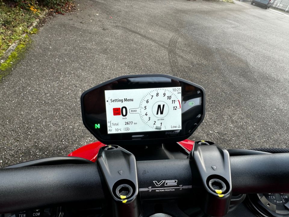 DUCATI STREETFIGHTER V2 4