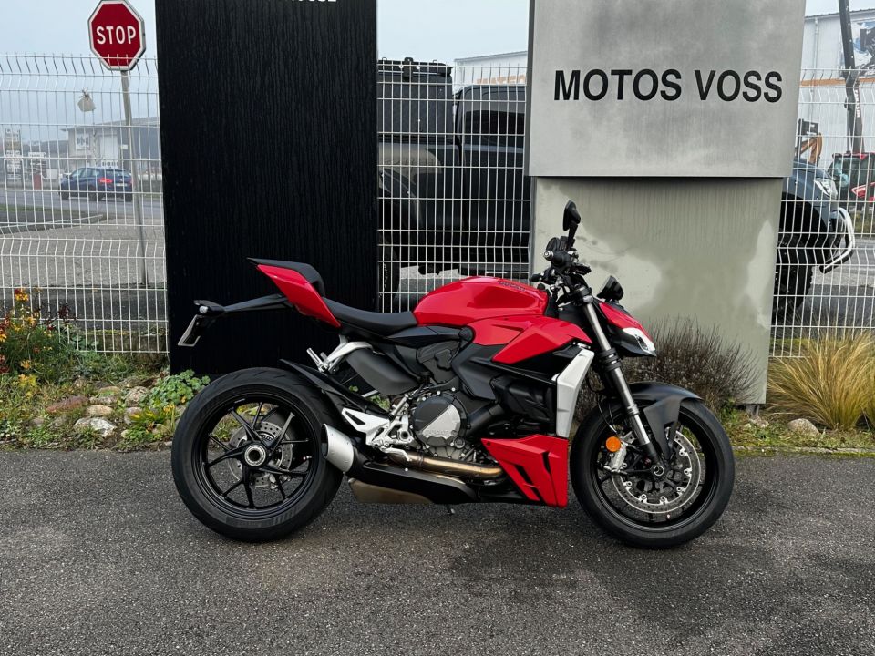 DUCATI STREETFIGHTER V2 4