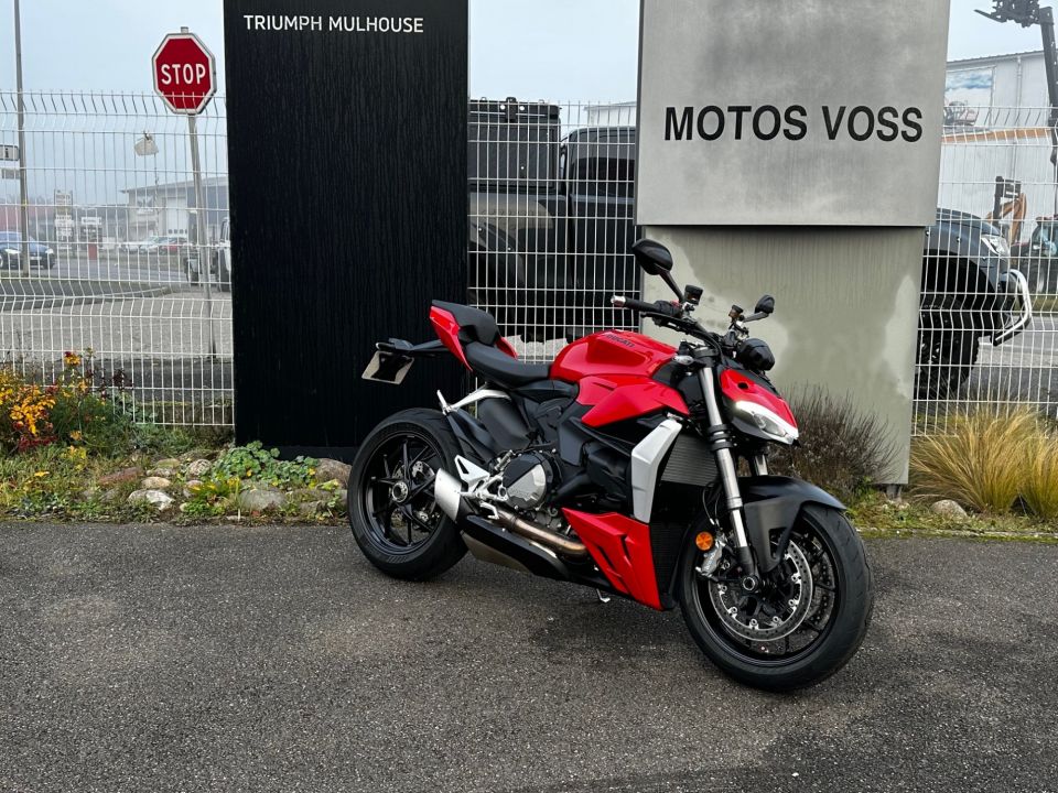 DUCATI STREETFIGHTER V2 4