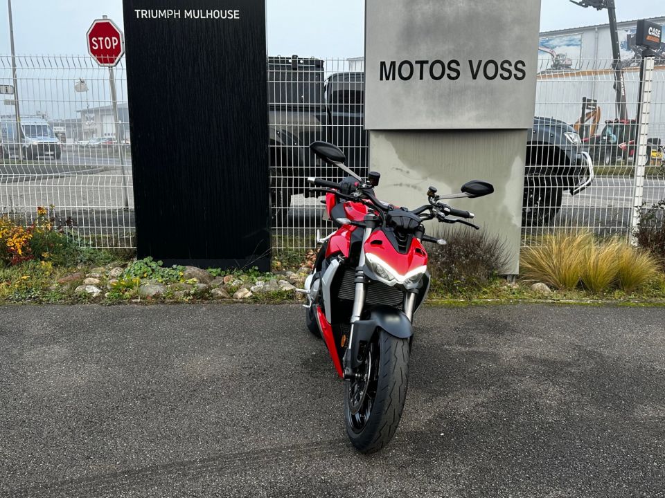 DUCATI STREETFIGHTER V2 4