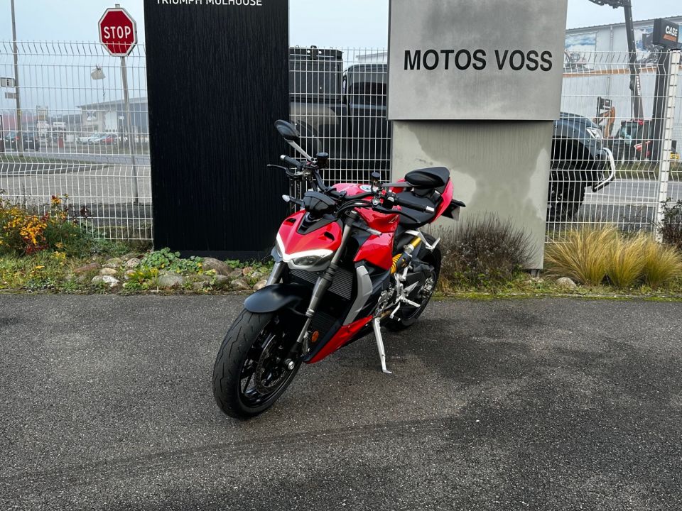 DUCATI STREETFIGHTER V2 4