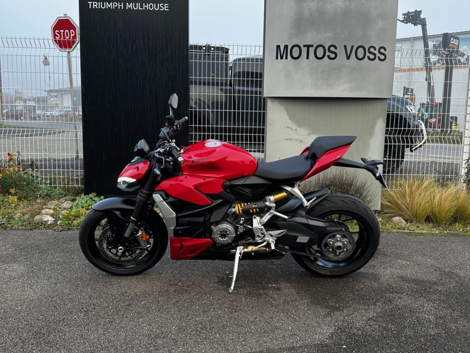 DUCATI STREETFIGHTER V2 4