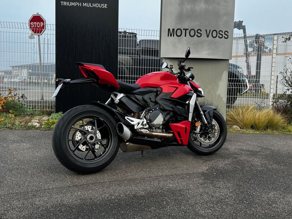 DUCATI STREETFIGHTER V2 4