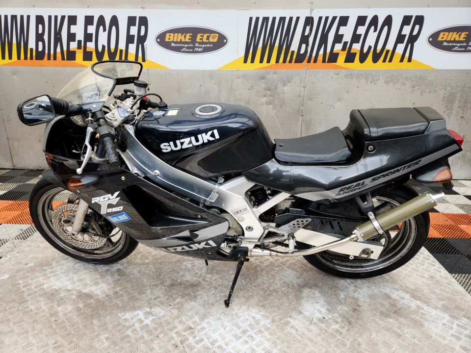SUZUKI RGV 4