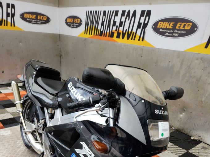 SUZUKI RGV 4