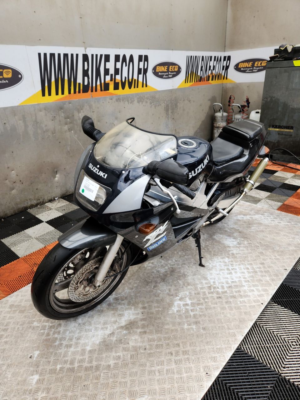 SUZUKI RGV 4