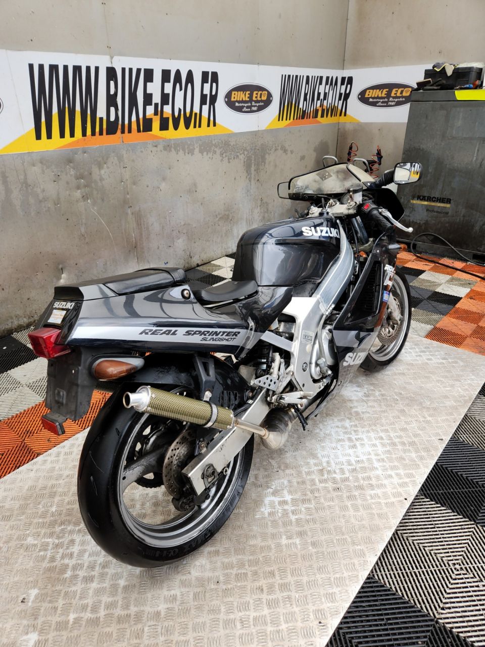 SUZUKI RGV 4