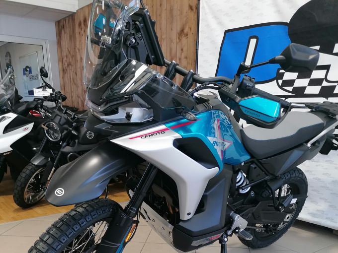 CF MOTO 800 MT 4