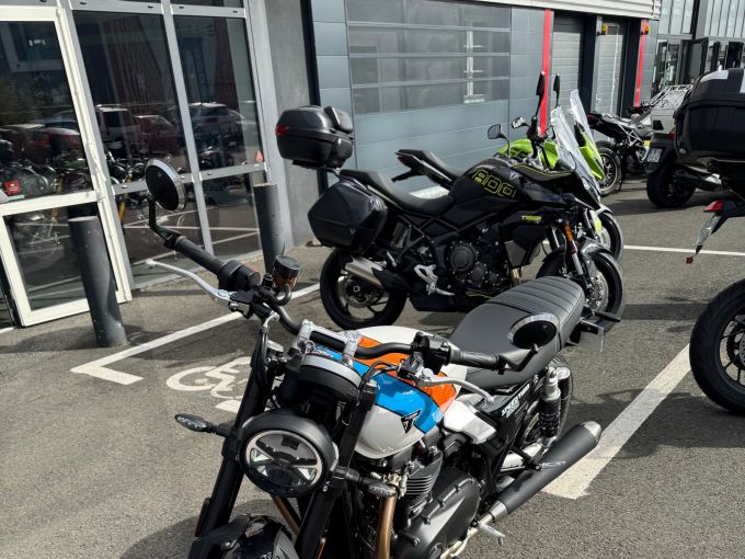 TRIUMPH SPEED TWIN 900 4