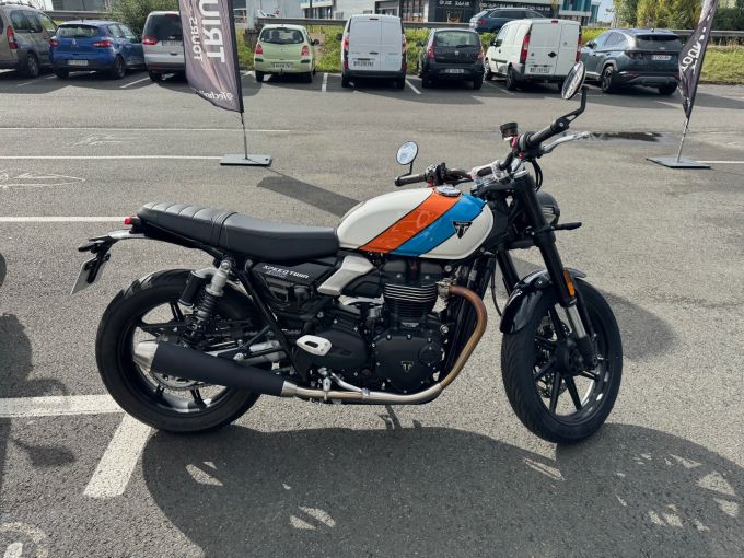 TRIUMPH SPEED TWIN 900 4