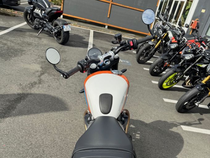 TRIUMPH SPEED TWIN 900 4