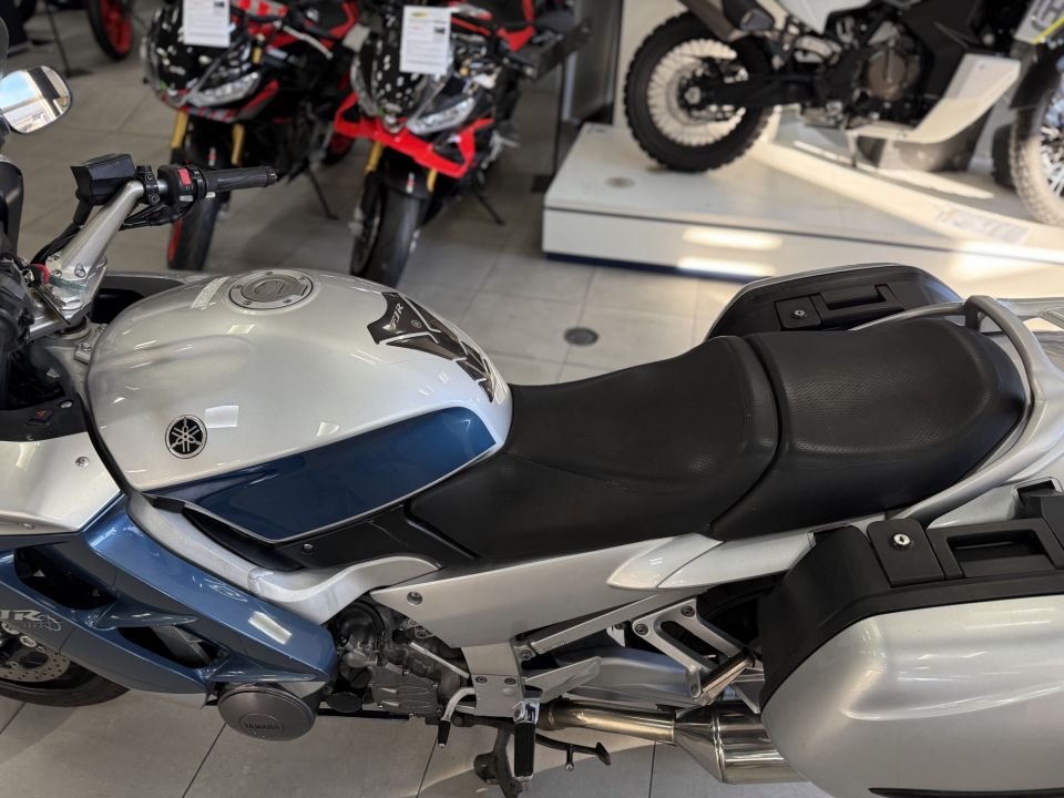 YAMAHA FJR 1300 ABS 4