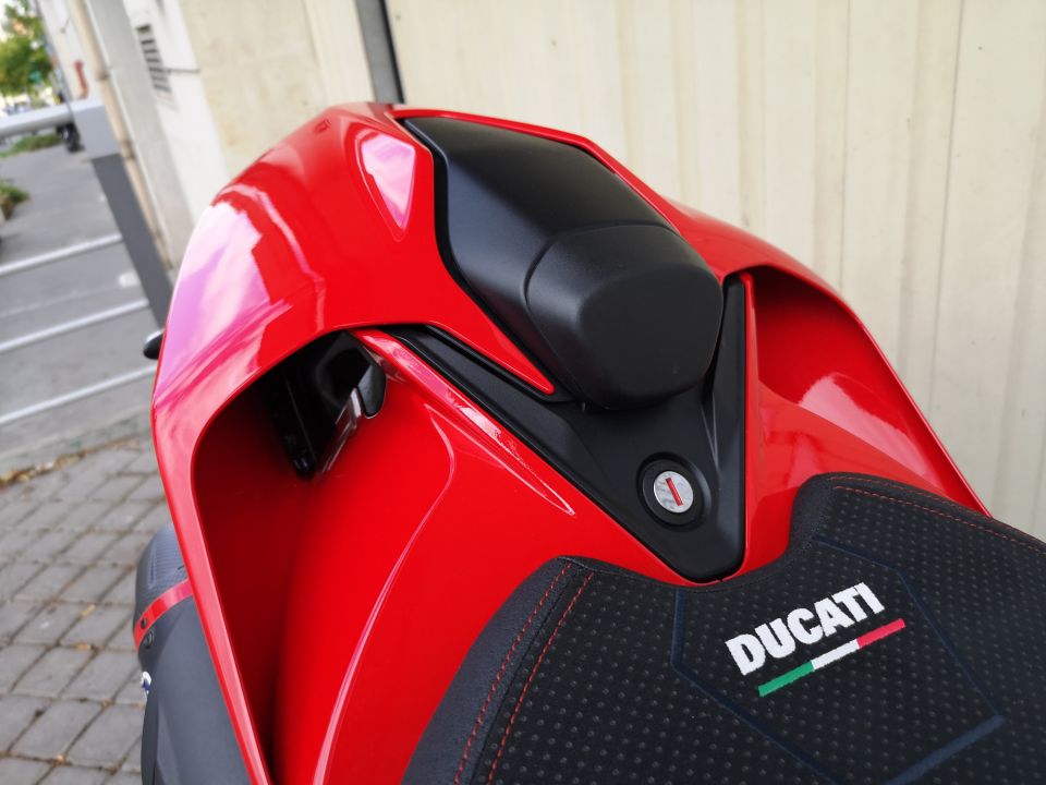 DUCATI PANIGALE V2S 4
