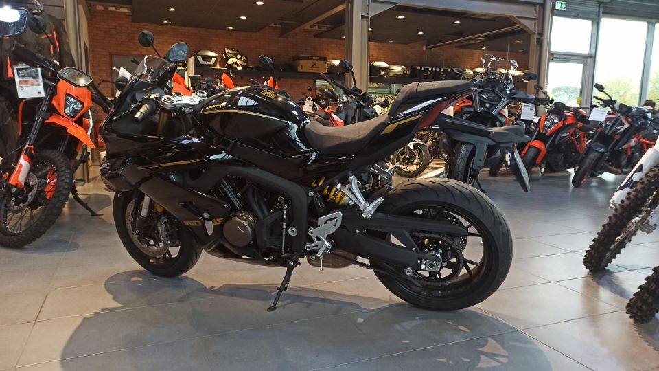 QJ MOTOR SRK 800 RR 4