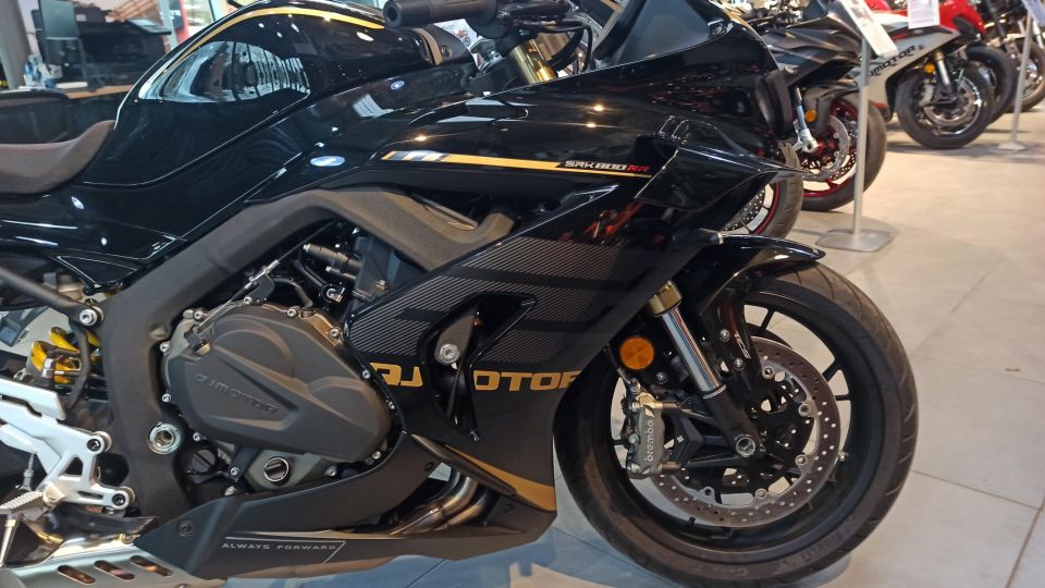 QJ MOTOR SRK 800 RR 4