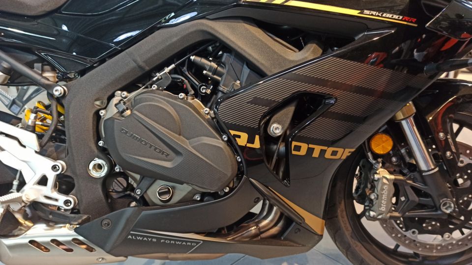 QJ MOTOR SRK 800 RR 4