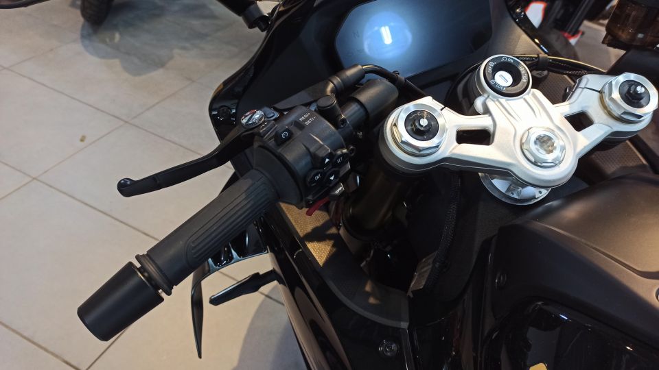 QJ MOTOR SRK 800 RR 4