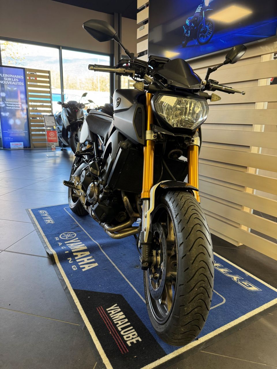 YAMAHA MT-09 4