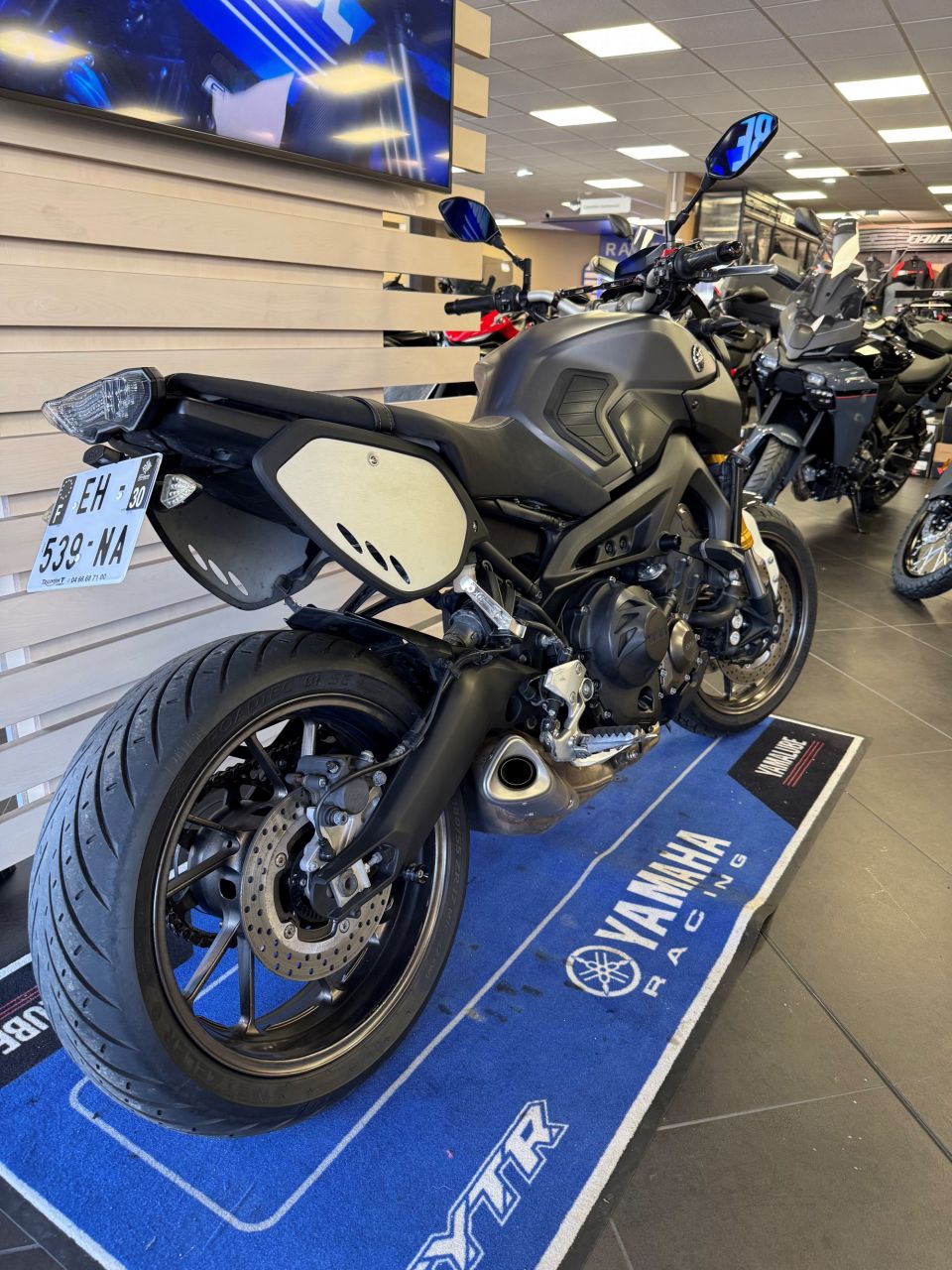 YAMAHA MT-09 4