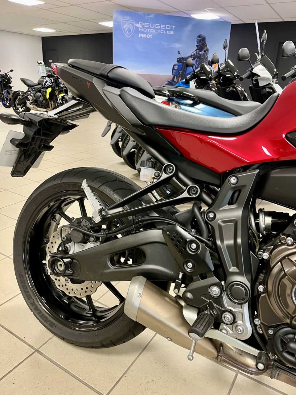 YAMAHA MT-07 4