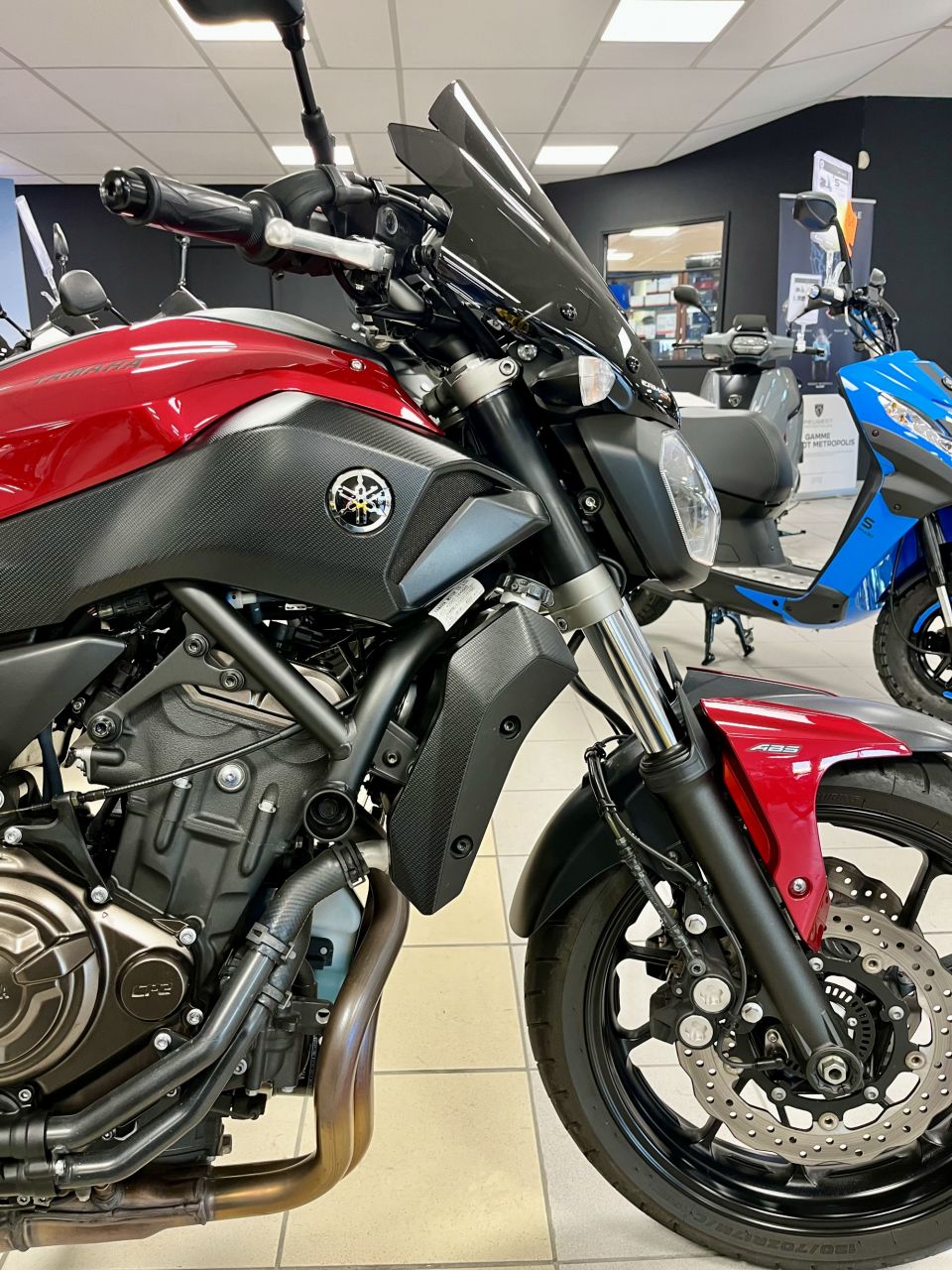 YAMAHA MT-07 4