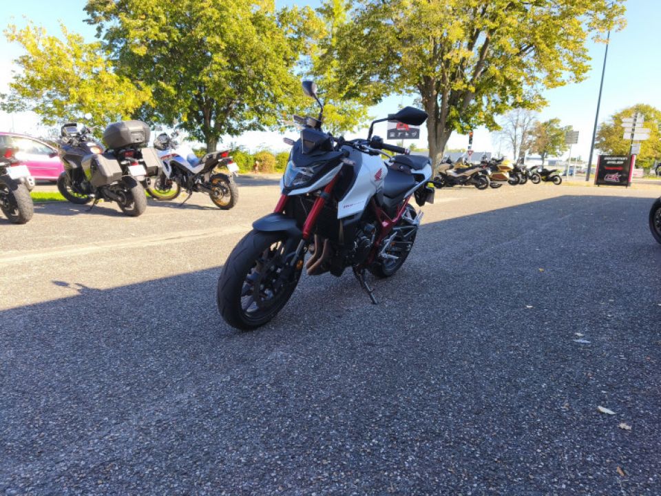 HONDA CB 750 HORNET 4