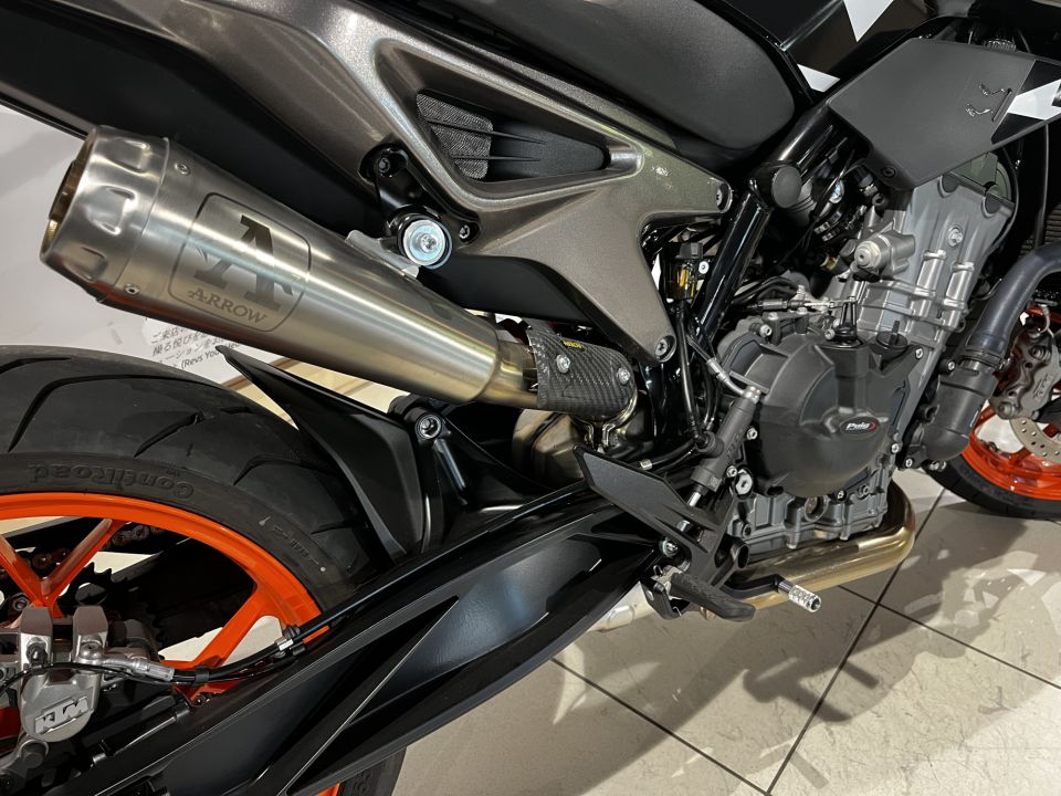 KTM 890 DUKE GP 4