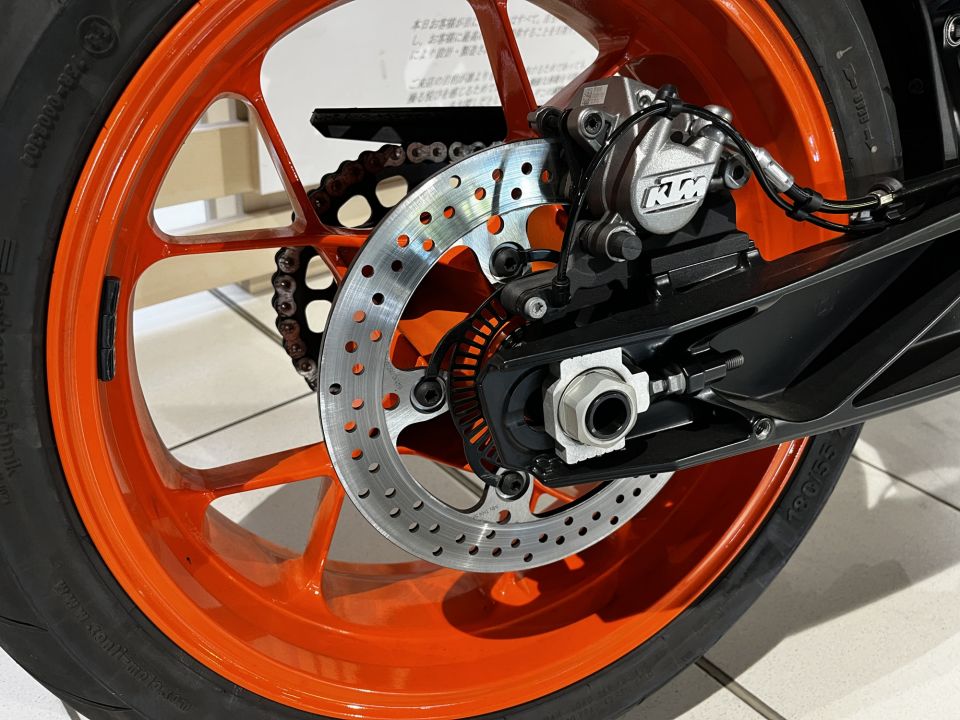KTM 890 DUKE GP 4