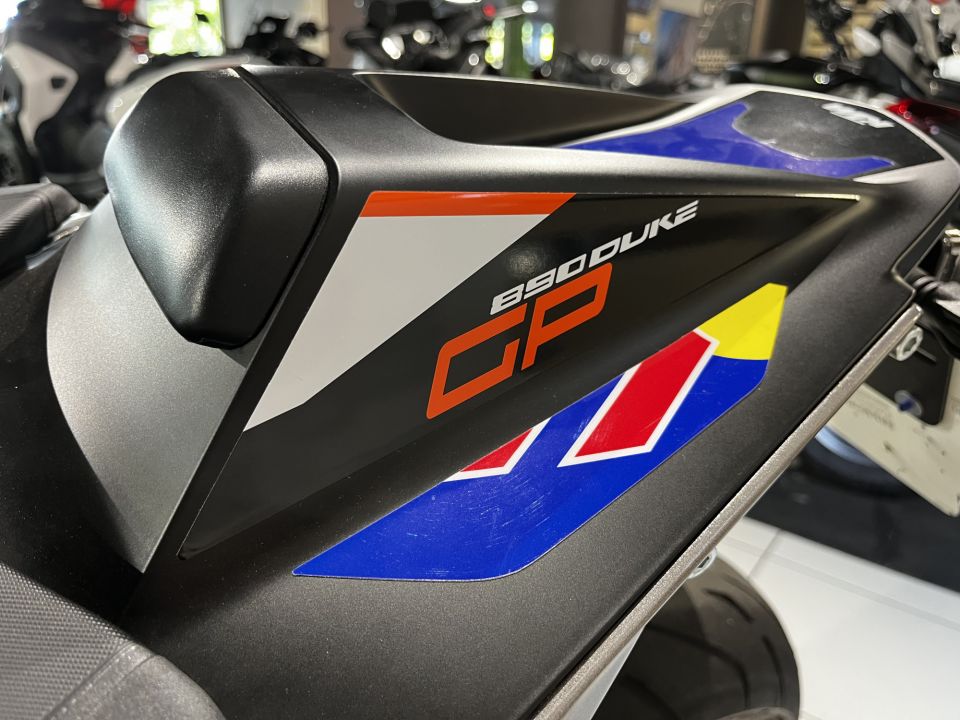 KTM 890 DUKE GP 4